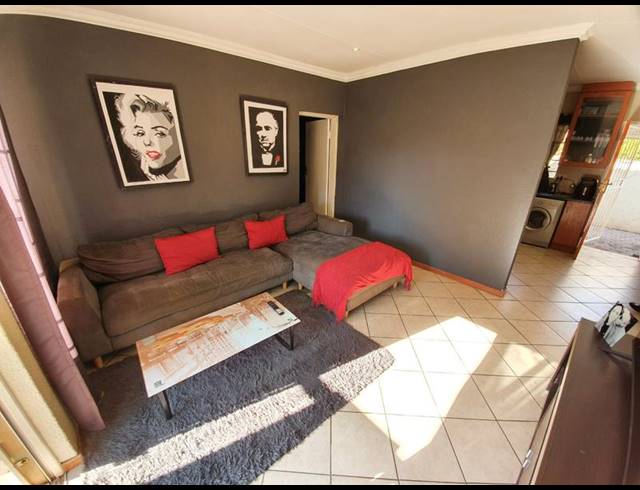 2 BEDROOM TOWNHOUSE FOR SALE IN ANNLIN